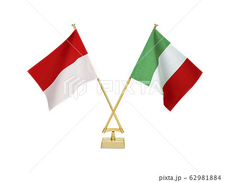 二つの国の卓上国旗 62981884