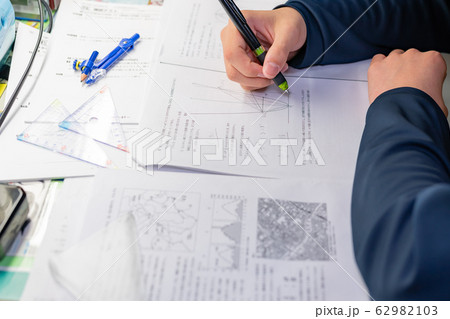 受験勉強 テスト勉強 試験勉強 宿題 復習・予習 イメージ 受験勉強 テスト勉強 試験勉強 宿題 復習・予習 イメージ 62982103