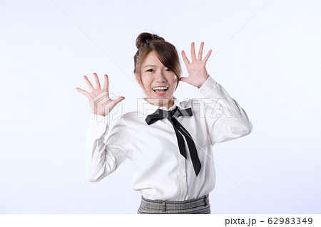 女性 メス 女の人 62983349