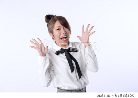 女性 メス 女の人 62983350