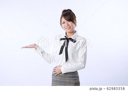 女性 メス 女の人 62983358
