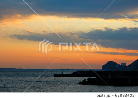 大崩海岸の夕暮れ 62983405