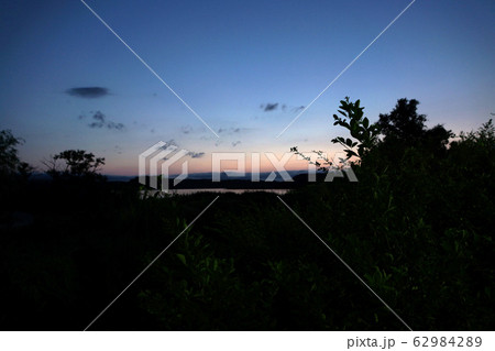 鳥取　四季の散歩　夏　湖山池　夕焼け 62984289