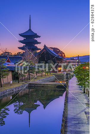 京都　東寺　五重塔 62984378