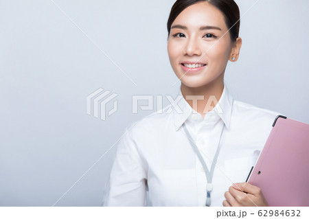 ビジネス 女性 社員 仕事 メモ ノート ビジネス 女性 社員 仕事 メモ ノート 62984632