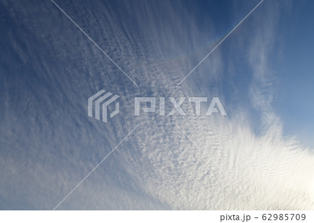 太陽の贈り物。3月3日桃の節句に、環天頂アークが美しく輝きました。夕刻。太陽右下。日本、千葉県 62985709