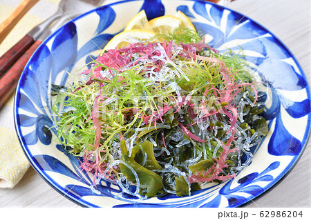 海草サラダ(わかめ他)、青ジソドレッシングを添えて。 海草サラダ(わかめ他)、青ジソドレッシングを添えて。 62986204