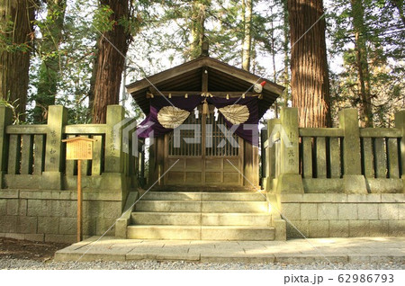 長野県下諏訪町、歴史と伝統が息づく大樹の森に包まれた諏訪大社下社、春宮の筒粥殿 長野県下諏訪町、歴史と伝統が息づく大樹の森に包まれた諏訪大社下社、春宮の筒粥殿 62986793