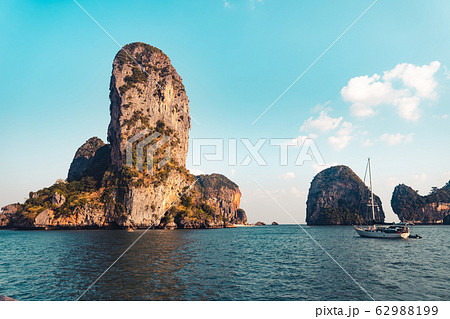 Blue sea and rocky mountains, evening bay in Krabi 62988199
