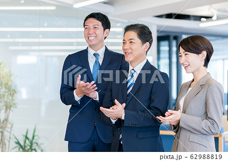 business　拍手　ビジネスパーソン 62988819