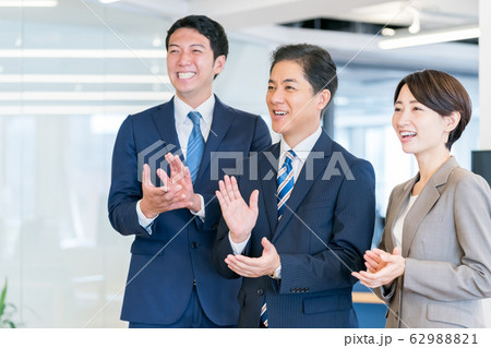 business　拍手　ビジネスパーソン 62988821