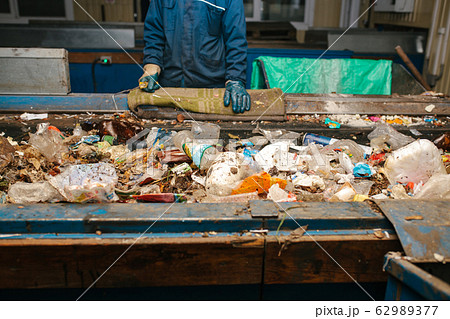 Waste recycling plant. Garbage sorting 62989377