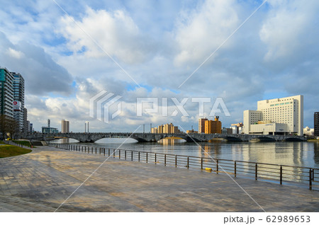 新潟、信濃川、早朝 62989653