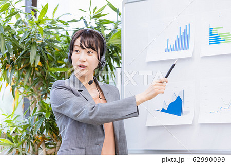 女性　ビジネス　セミナー　研修　会議 62990099