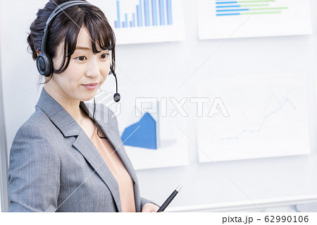 女性　ビジネス　セミナー　研修　会議 62990106