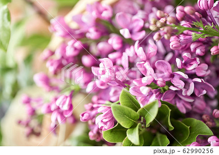 Spring bouquet in a wicker basket.. Learning flower arranging, making beautiful bouquets with your own hands. Flowers delivery Spring bouquet in a wicker basket.. Learning flower arranging, making beautiful bouquets with your own hands. Flowers delivery 62990256