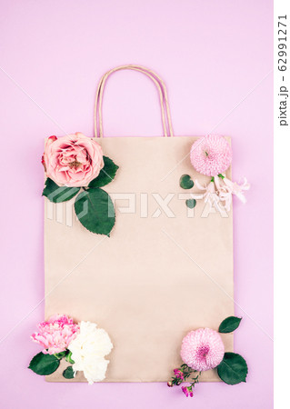 Flower and white card.  62991271