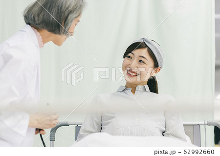 妊婦　診察　医療 62992660