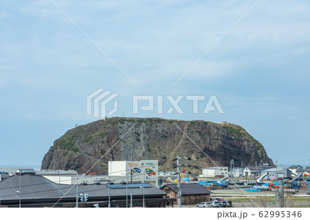 オロンコ岩　ウトロ漁港　北海道　知床半島 62995346