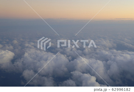 雲 飛ぶ 天国 62996182