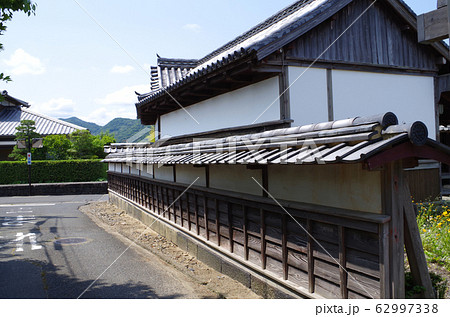 萩城下の旧家の建物の景色 萩城下の旧家の建物の景色 62997338