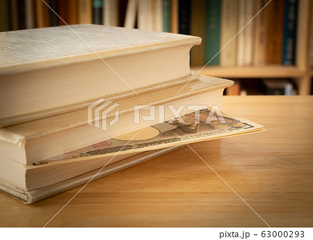 へそくり　隠し財産　本棚　ヘソクリ　お小遣い　隠し場所　遺品整理 63000293