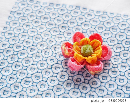 つまみ細工の花 つまみ細工の花 63000393
