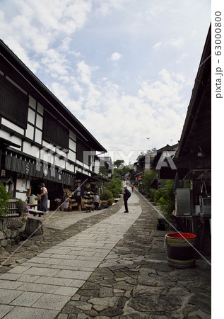 6月の馬籠宿と観光客 63000800