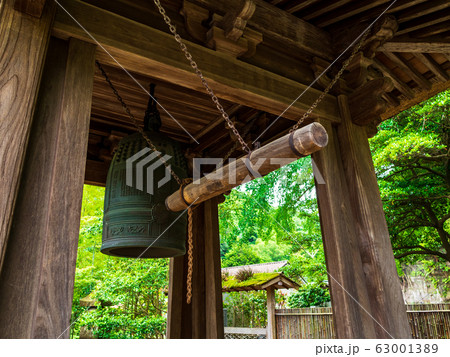 春の鎌倉　報国寺　鐘楼 63001389