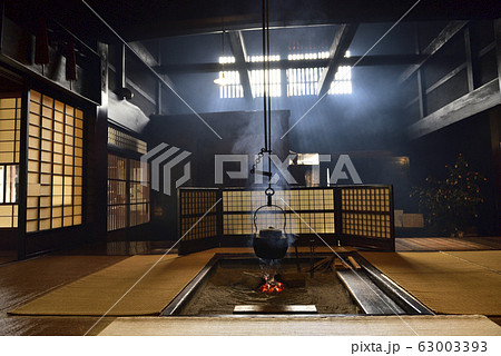 【長野県妻籠宿】脇本陣奥谷に射し込む光芒 63003393