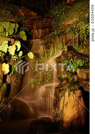 Night exterior view of the Hu Yuan Exercutthe Club 63004409