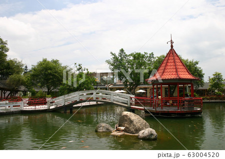 Lake, bridge of the Hualien Tourism Sugar Factory 63004520