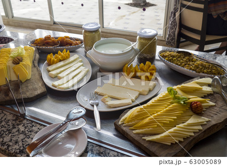 Food in luxury hotel restaurant 63005089