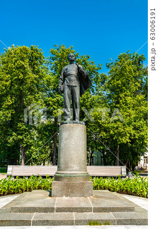 Statue of young Vladimir Ulyanov-Lenin in Kazan, Russia Statue of young Vladimir Ulyanov-Lenin in Kazan, Russia 63006191