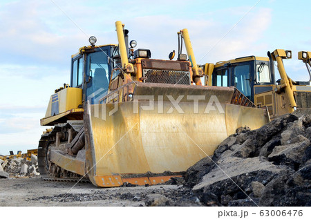Track-type bulldozer, earth-moving equipment Track-type bulldozer, earth-moving equipment 63006476