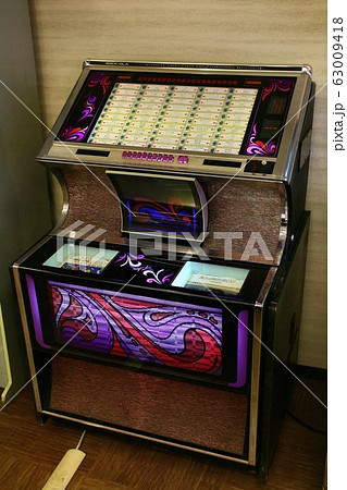 レトロなジュークボックス レトロなジュークボックス 63009418