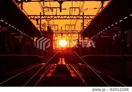 夕暮れの駅 阪神 芦屋駅 夕暮れの駅 阪神 芦屋駅 63012208