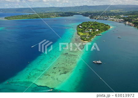 エファテ島の美しいラグーンの空撮 エファテ島の美しいラグーンの空撮 63013972
