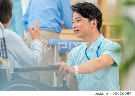 介護イメージ シニア デイケア 介護福祉士 老人ホーム 介護イメージ シニア デイケア 介護福祉士 老人ホーム 63016094