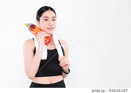 健康的　女性　運動　リフレッシュ　可愛い 63016187