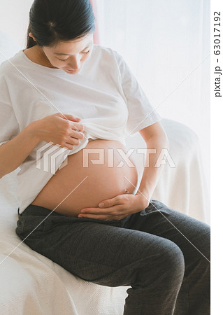 pregnant woman pregnant woman 63017192