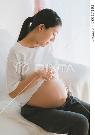 pregnant woman pregnant woman 63017193