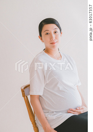 pregnant woman 63017357