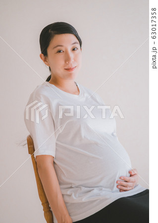 pregnant woman 63017358