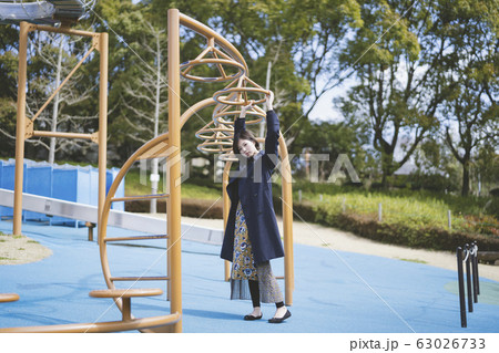 公園の女性 63026733