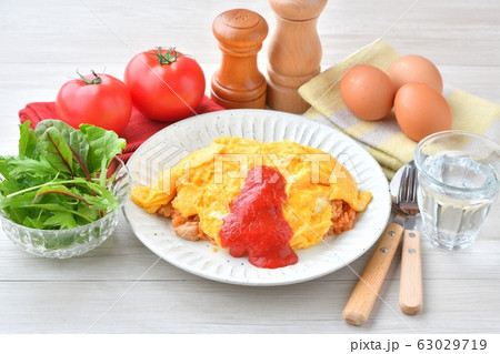 ふわとろオムライス(ケチャップライス、卵)イメージ。 ふわとろオムライス(ケチャップライス、卵)イメージ。 63029719