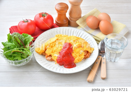 ふわとろオムライス(ケチャップライス、卵)イメージ。 ふわとろオムライス(ケチャップライス、卵)イメージ。 63029721