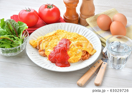 ふわとろオムライス(ケチャップライス、卵)イメージ。 ふわとろオムライス(ケチャップライス、卵)イメージ。 63029726