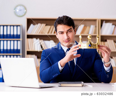 King businessman working in the office King businessman working in the office 63032486