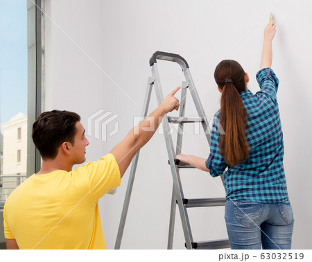 Wife and husband family doing home improvements 63032519
